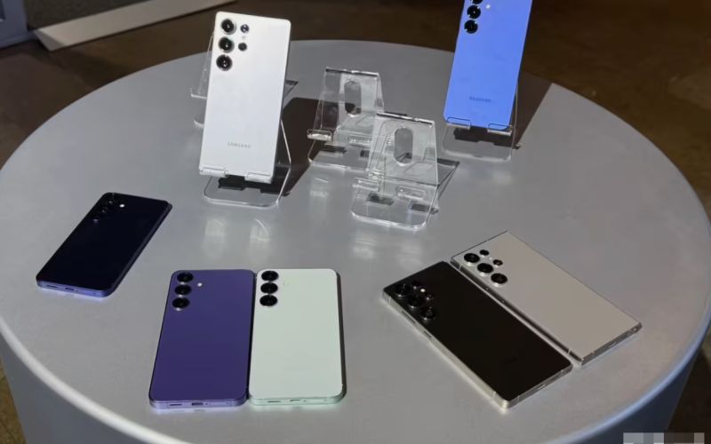 What color options are available for the Samsung Galaxy S26 Ultra?