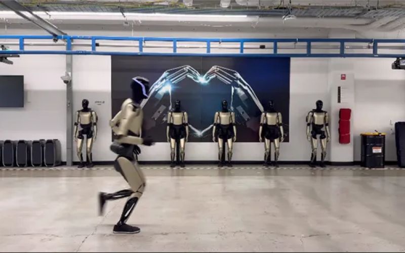 Musk posts a picture of Optimus Prime running.