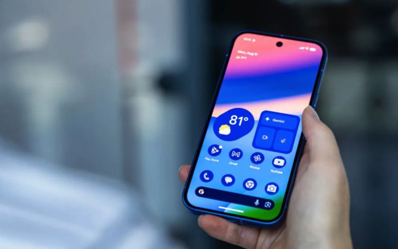 Google’s November Pixel Feature Update: Theme Packs, Instant GIFs & More