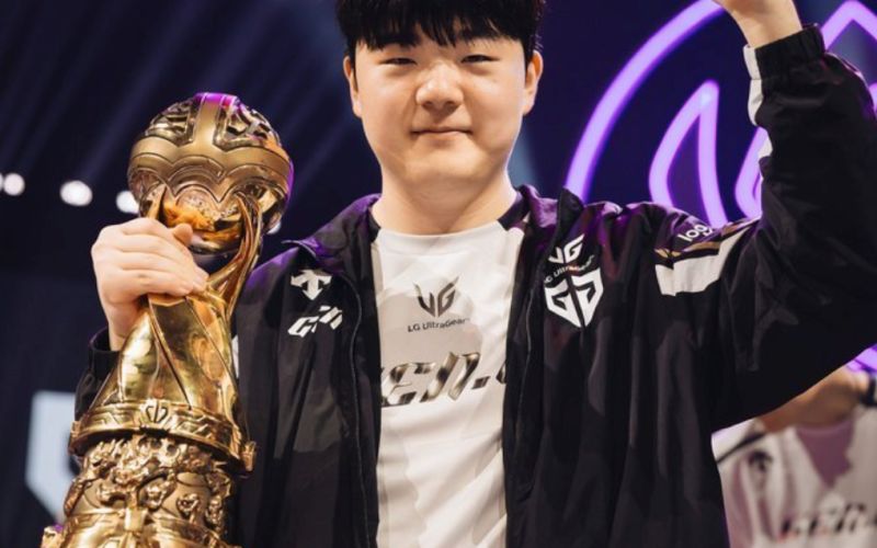 HLE re-signs its mid laner and support, aggressively pursuing Canyon; Gen.G is scouting for a jungler in the LCK.
